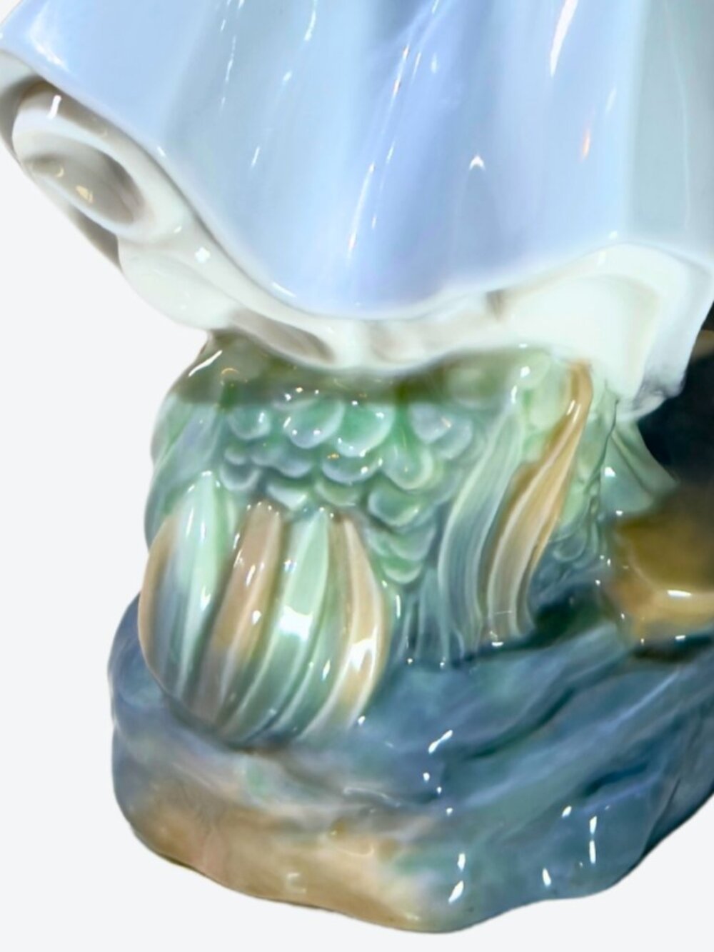 LLADRÓ Woman in the Wind Blue Dress Flower Basket Porcelain Figurine - Picture 14 of 15